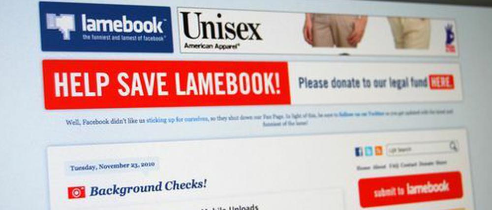 Die Seite "Lamebook" will eine Parodie auf Facebook sein. Deshalb gibt es nun einigen Ärger.