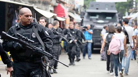 Nach eine Welle der Gewalt in Rio hat die Polizei jetzt hart durchgegriffen.