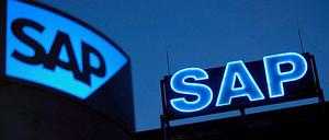 Firmenlogo am Hauptgebäude des Software-Herstellers SAP in Walldorf.