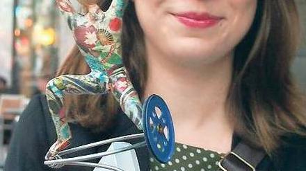 Schülerreporterin Franziska Ehlert aus Hennigsdorf mit dem "World Young Reader Prize" in San Francisco.