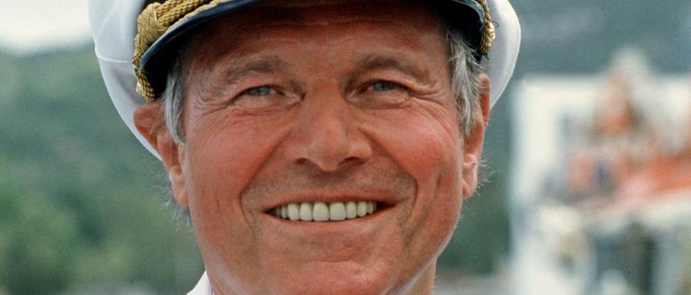 Heinz Weiss als Traumschiff-Kapitän 1983.