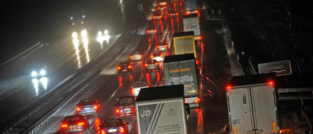 Aufgrund überfrierender Nässe kam es zeitweise zu kilometerlangen Staus zwischen München und Bad Aibling.