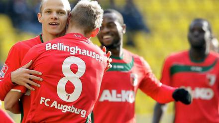 Weiter im Aufwind. Die Augsburger bleiben im sechsten Spiel in Folge ungeschlagen und rücken nah an die Aufstiegsplätze heran.