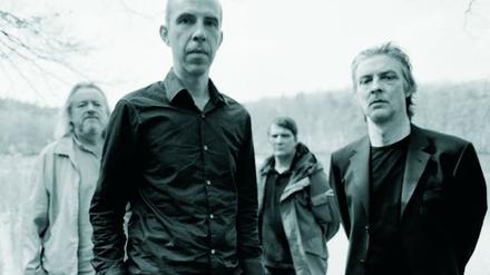 Ernste Herren zwischen Gestern und Heute