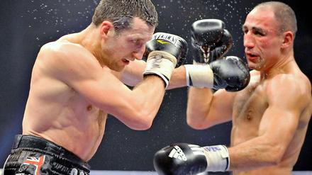 Arthur Abraham (r.) war seinem britischen Gegner Carl Froch in allen Belangen unterlegen.