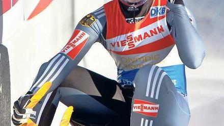 Gewohnte Pose. Olympiasiegerin Tatjana Hüfner konnte in Igls wieder jubeln. Foto: dpa