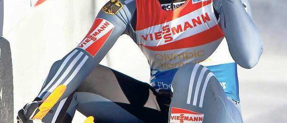 Gewohnte Pose. Olympiasiegerin Tatjana Hüfner konnte in Igls wieder jubeln. Foto: dpa