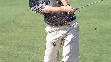 Drecksarbeit. Martin Kaymer verdiente gestern 1,5 Millionen US-Dollar. Foto: dpa