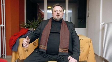 Harald Ehlert bei einer Pressekonferenz im Februar 2010, in der er zu den Vorwürfen gegen ihn Stellung nimmt.