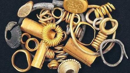 Reiche Beute. Bevor 2008 erstmals Bonner Archäologen in Prohear gruben, hatten Einheimische bereits Gold- und Silberschmuck sowie 60 Bronzetrommeln der Dong-Son-Kultur ausgegraben. „Für sie waren wir die Plünderer“, sagt Grabungsleiter Reinecke. 
