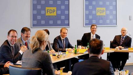 Helmut Metzner (l) war Büroleiter von Parteichef Guido Westerwelle in der FDP-Bundesgeschäftsstelle.
