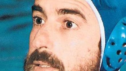 Kopf hoch. Nanni Moretti als Kommunist ohne Gedächtnis, in „Wasserball und Kommunismus“ (1989). Zuletzt drehte er die Berlusconi-Farce „Il Caimano“ (2006). Foto: p-a/kpa
