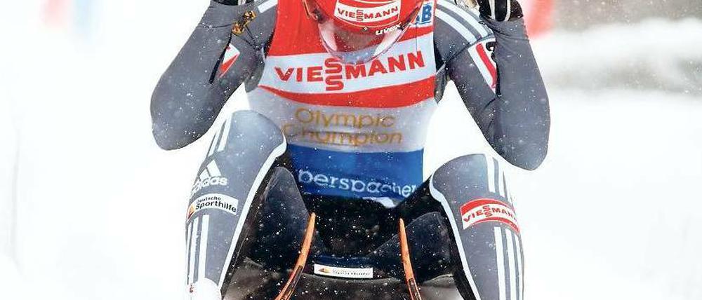 Historischer Jubel. Tatjana Hüfner feiert den 100. Weltcupsieg einer deutschen Rodlerin in Folge. Foto: dpa