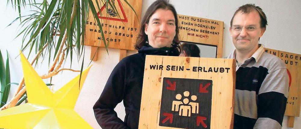Einmalige Anlaufstelle. Jörg Schuh (links) und Thomas Schlingmann engagieren sich für den Verein „Tauwetter“.