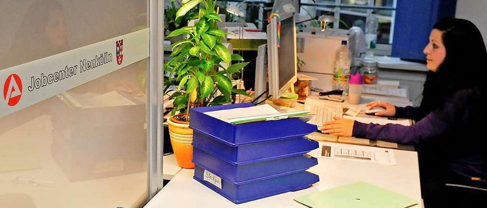 Kritiker sind skeptisch, ob Kinder aus Hartz-IV-Familien von den Bildungsgutscheinen profitieren.