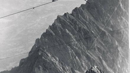 Die Quoten der Vergangenheit. Hochseilartist 1948 an der Zugspitze.