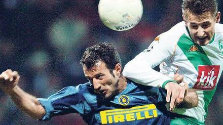 Damals obenauf. 2004 griff Werder mit Miroslav Klose (rechts) in der Champions League gegen Inter an. Heute geht es nur noch um einen versöhnlichen Abschied. 