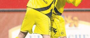 Da passt nichts dazwischen. Die Dortmunder mit Mats Hummels (r) und Lukasz Piszczek lassen kaum Gegentore zu. 