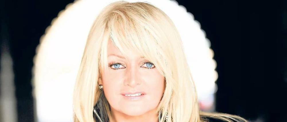 Halten die Motorradklamotten warm? Bonnie Tyler, 59, kommt zur Silvesterfete. Ihr Song „Total Eclipse of the Heart“ machte sie in den 80ern berühmt.