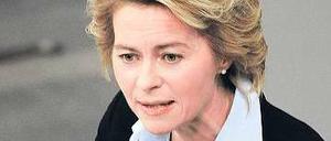 Kämpferisch. Arbeitsministerin Ursula von der Leyen verteidigt die schwarz-gelbe Reform der Hartz-Reformen am Freitag im Bundestag. Foto: Berthold Stadler/dapd
