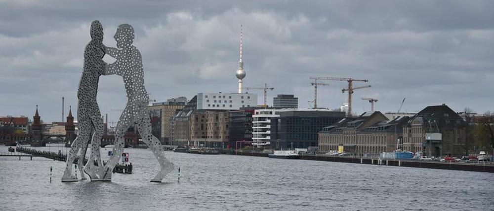 Am Osthafen beginnt der Bereich der innerstädtischen Mischkanalisation, die bei Starkregen viel Dreck in die Spree schwemmt.