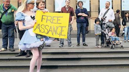Wunsch nach Wahrheit. Wie hier in Melbourne protestierten am Freitag tausende Australier gegen die Inhaftierung von Assange. 