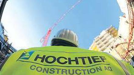 Der deutsche Baukonzern Hochtief will die Übernahme durch den spanischen Konkurrenten ACS verhindern.