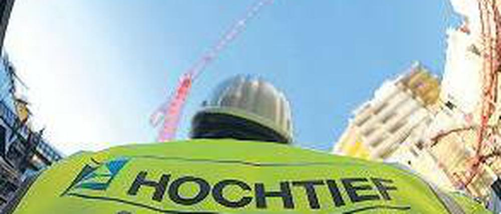 Der deutsche Baukonzern Hochtief will die Übernahme durch den spanischen Konkurrenten ACS verhindern.