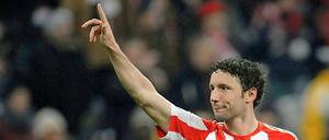 Prominente Namen wie der von Bayern-Kapitän Mark van Bommel werden in Wolfsburg heiß gehandelt.