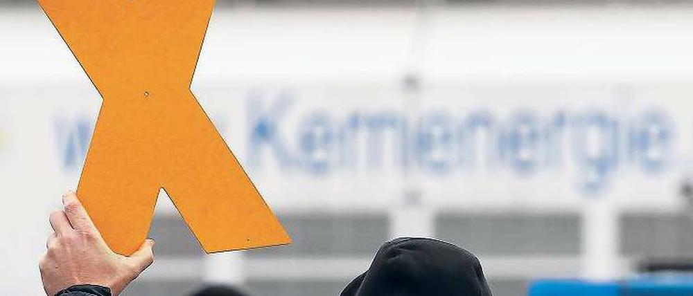 Warten auf den Tag X. Durch Ostdeutschland soll in der kommenden Woche ein Transport mit Atommüll rollen. Mehrere Strecken sind möglich. Foto: Kai Pfaffenbach/Reuters