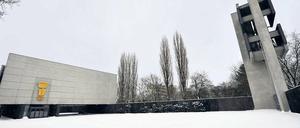 Ort des Friedens. Auf dem Gelände des ehemaligen Strafgefängnisses Plötzensee wurden zwischen 1933 und 1945 knapp 3000 Menschen hingerichtet. Heute erinnert eine Gedenkstätte an die Opfer des NS-Gewaltregimes – und die Kirche Regina Martyrum. Foto: Paul Zinken