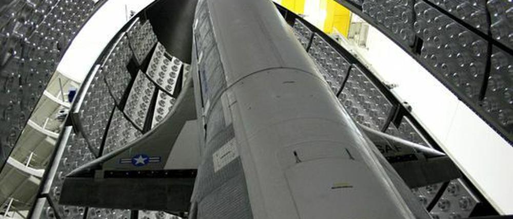 Das US-Shuttle X-37B in der Cape Canaveral Air Force Station (Archivbild vom April 2010).