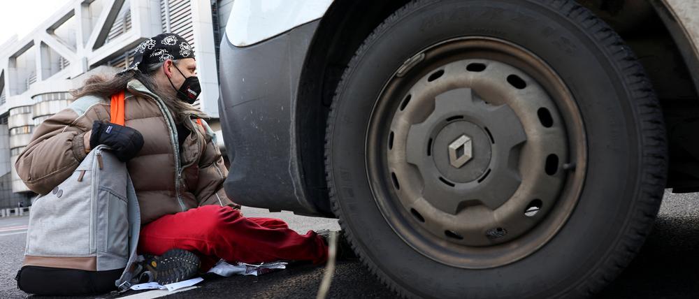 Seit Tagen blockieren Aktivisten Berliner Straßen und Autobahnen – und fordern, dass mehr für den Klimaschutz getan wird.