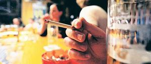 Der Staat greift zu. Wegen höherer Steuern steigt der Zigarettenpreise in diesem und in den kommenden Jahren. 