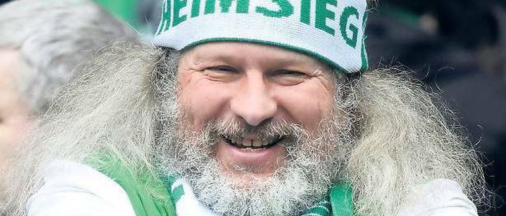 Visionär. Dieser Werder-Fan rechnete bereits vor dem Spiel mit einem Bremer Sieg im Weserstadion. Foto: dpad