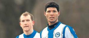 Zwei für eine Elf. Herthas improvisierte Innenverteidigung, bestehend aus Kaka (rechts) und Sebastian Neumann.