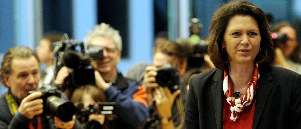 Verbraucherschutzministerin Ilse Aigner vor einer Pressekonferenz zum Dioxinskandal.