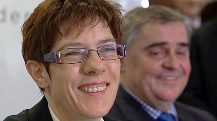 Die Neue, der Alte: Annegret Kramp-Karrenbauer soll auf Peter Müller folgen.
