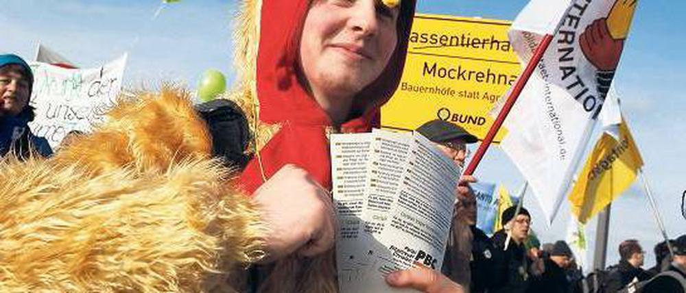 „Wir haben es satt“. So lautete das Motto der Demonstration für eine Wende in der Agrarpolitik, für die am Samstag in Berlin Tausende Menschen auf die Straße gingen. Foto: AFP