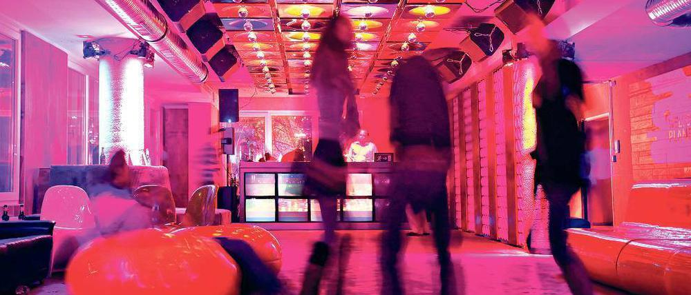 Der neue Club „My Name is Barbarella“ fasziniert durch seine grellen Farben.