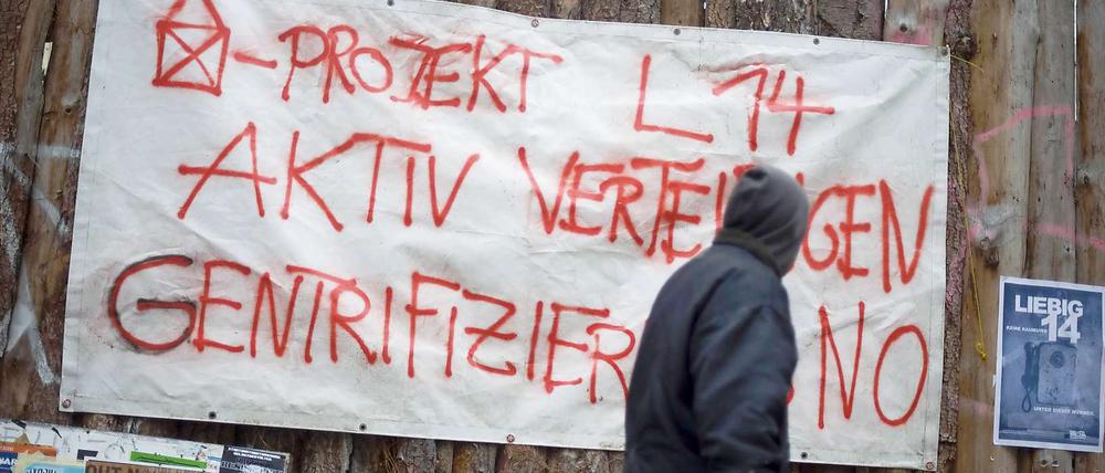 Solidaritätsplakat mit der Liebig 14 in Friedrichshain.
