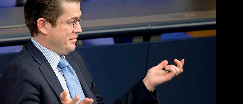 Verteidigungsminister Karl-Theodor zu Guttenberg schrumpft sein Ministerium.