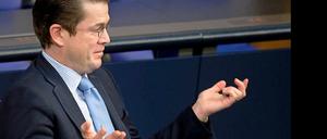 Verteidigungsminister Karl-Theodor zu Guttenberg schrumpft sein Ministerium. 