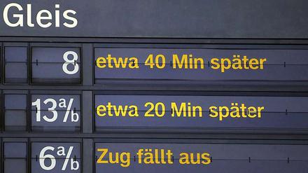 Verspätungen und Zugausfälle gehören zu den großen Ärgernissen der Bahnkunden - vielleicht würde mehr Konkurrenz dem Unternehmen Antrieb verleihen.