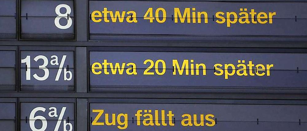 Verspätungen und Zugausfälle gehören zu den großen Ärgernissen der Bahnkunden - vielleicht würde mehr Konkurrenz dem Unternehmen Antrieb verleihen.