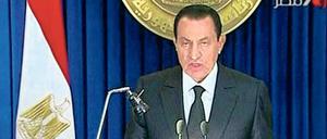 Rede ans revoltierende Volk. Der angegriffen wirkende Präsident Mubarak trat in der Nacht zum Samstag erstmals seit Beginn der Unruhen im ägyptischen Fernsehen auf. Foto: Reuters