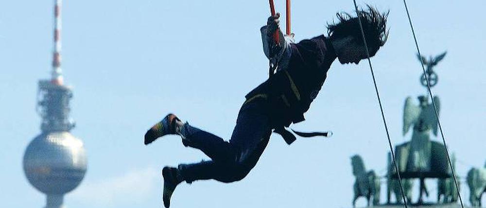 Kinder wollen hoch hinaus. Gute Bildungs- und Freizeitangebote sind Berliner Eltern wichtig. Foto: Kai-Uwe Heinrich