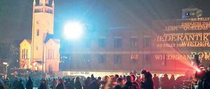 Lichtsinfonie am Start. Zur Eröffnung der Langen Nacht der Museen wurde das Kulturforum spektakulär beleuchtet. Von dort fuhren die Shuttles in alle Richtungen. Foto: Peters