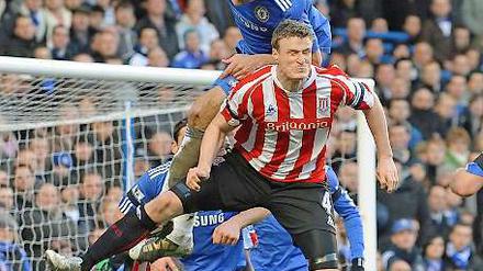 Nicht nur in der Abwehr eine Bank - wie hier im Spiel gegen Chelsea. Robert Huth führte Stoke City mit einem Doppelpack zum Sieg gegen Sunderland.