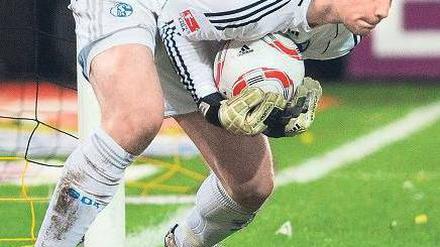 Weiße Feste. Manuel Neuers Paraden in Dortmund waren ein Hingucker, seine Kommentare danach zum Hinhören. Foto: dpa